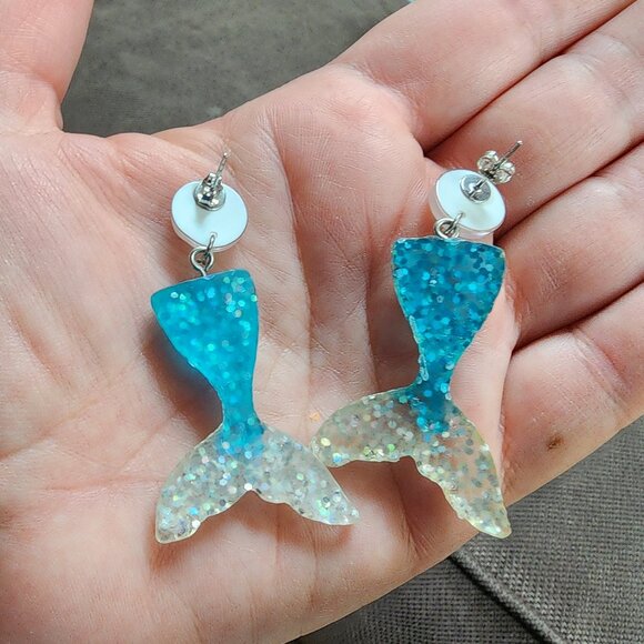 NWT Claire's Glitter Mermaid Tail Earrings - Picture 8 of 10